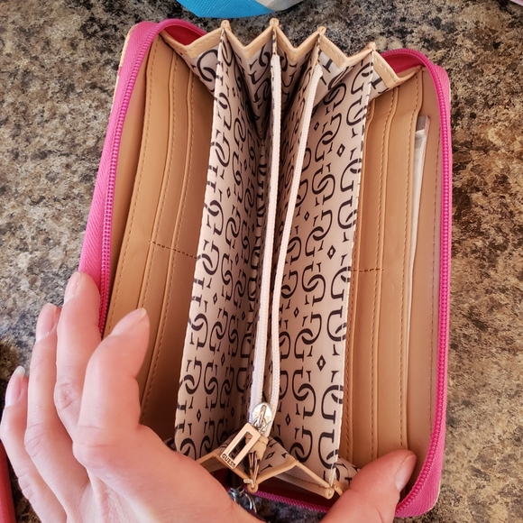 Guess zipper wallet - Picture 2 of 2
